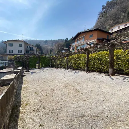 Chalet With Big Private Outside Space And Lake View Σπίτι διακοπών *